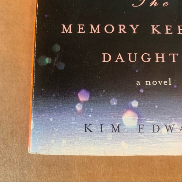 📚2/$12📚 Novel: The Memory Keeper's Daughter by Kim Edwards - Picture 3 of 6